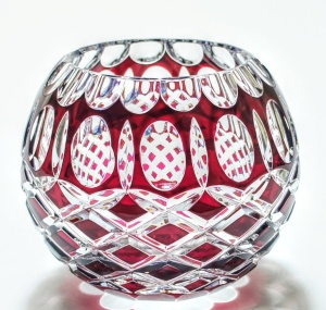 Rubinowy Kryształowy Wazon Kulka 10 cm – Krata Oliwka